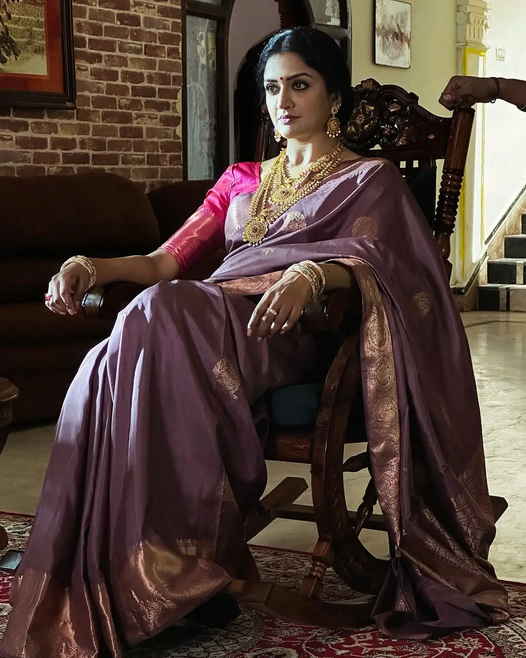 Vimala Raman Wearing Beautiful Earrings Jewellery Violet Saree